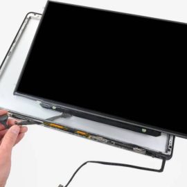 Laptop màn cảm ứng có đổi thành màn thường được không