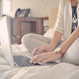 Cách sử dụng laptop bền nhất