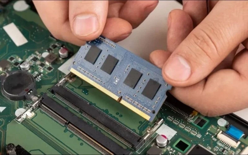 Màn hình đen khi khởi động: Phân biệt lỗi RAM, VGA, Mainboard hay Windows?
